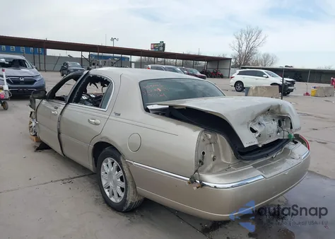 2006 Lincoln Town Car Signature Limited z USA, uszkodzony, nr VIN 1LNHM82W26Y622533